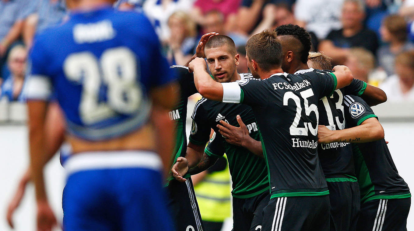 Klare Sache im Revier: Schalke besiegt Duisburg © 2015 Getty Images