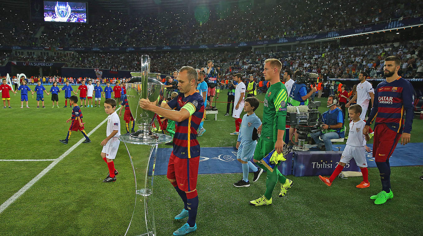 FC Barcelona win the Super Cup as reigning Champions League winners.  © 2015 Getty Images