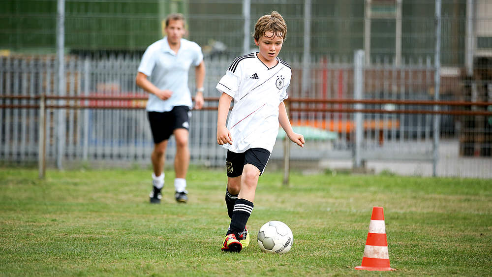 DJunioren im Dribbling schulen DFB Deutscher FußballBund e.V.
