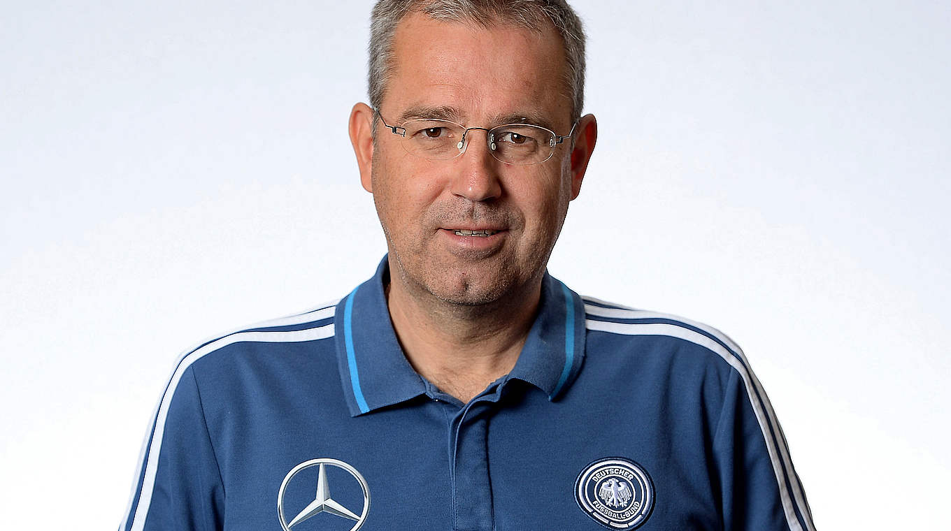 Fährt mit 27 Spielern zum Lehrgang nach Barsinghausen: DFB-Trainer Feichtenbeiner © 2015 Getty Images
