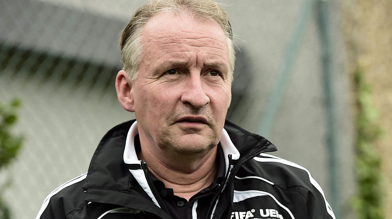 Schiedsrichter-Lehrwart beim DFB: Lutz Wagner erläutert die Regelanpassungen © David Bittner