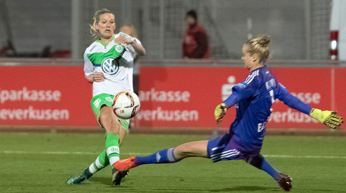 Bringt Wolfsburg in Führung: die Schweizer Nationalspielerin Lara Dickenmann (l.) © Jan Kuppert