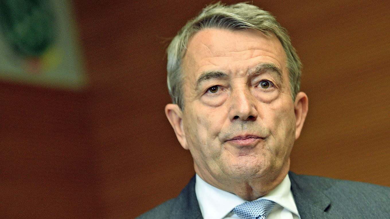 Niersbach tritt als DFBPräsident zurück DFB Deutscher Fußball