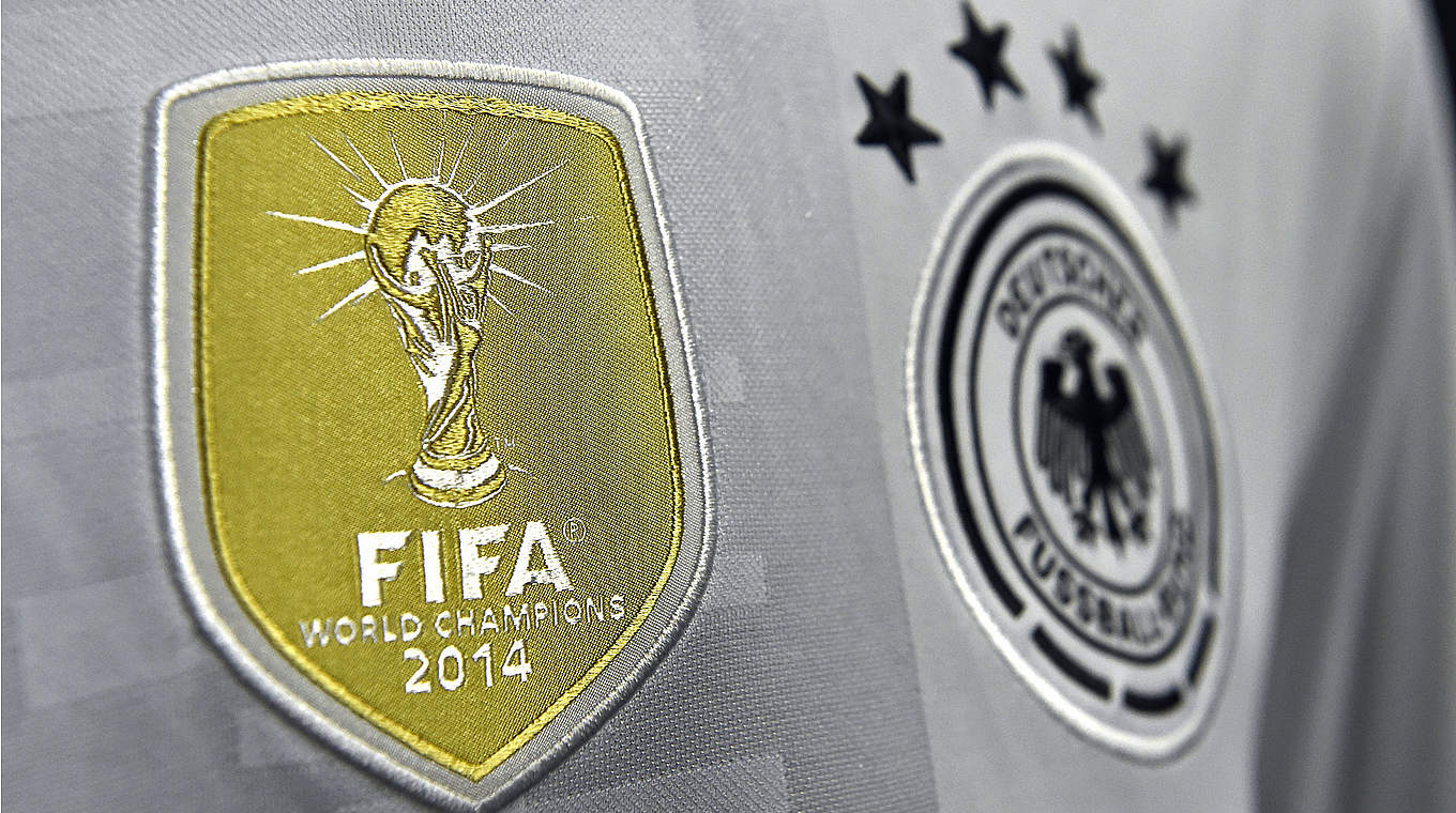 Vier Sterne und Weltmeister-Badge inklusive: Nahansicht des EM-Trikots © AFP/GettyImages
