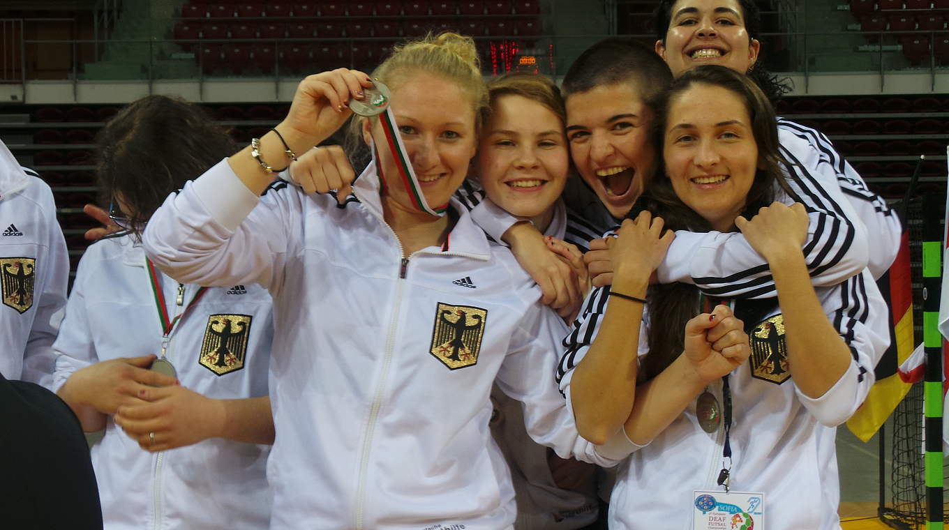Strahlende Gesichter nach der Siegerehrung bei der EM 2014 © DGS Bonchuk Andonov