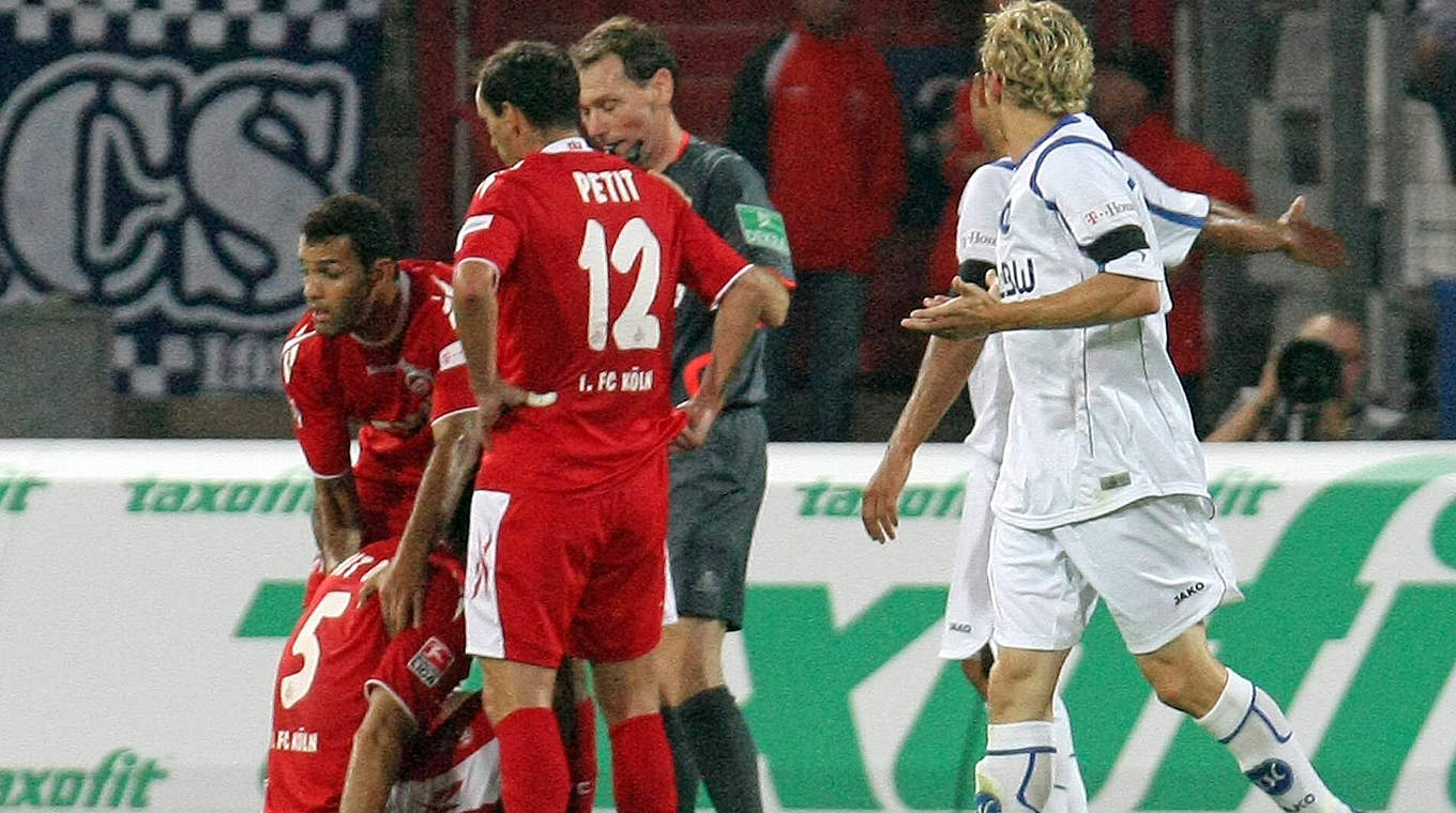 Bange Momente: Kölns Özat brach 2008 auf dem Platz zusammen - Meyer leitete das Spiel © imago sportfotodienst