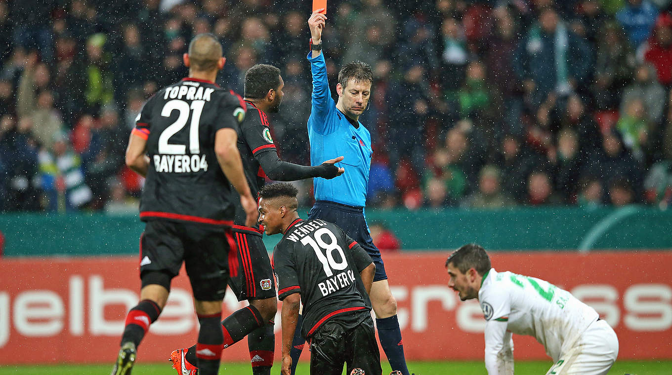 Ein Pokalspiel Sperre wegen unsportlichen Verhaltens: Leverkusens Brasilianer Wendell © 2016 Getty Images