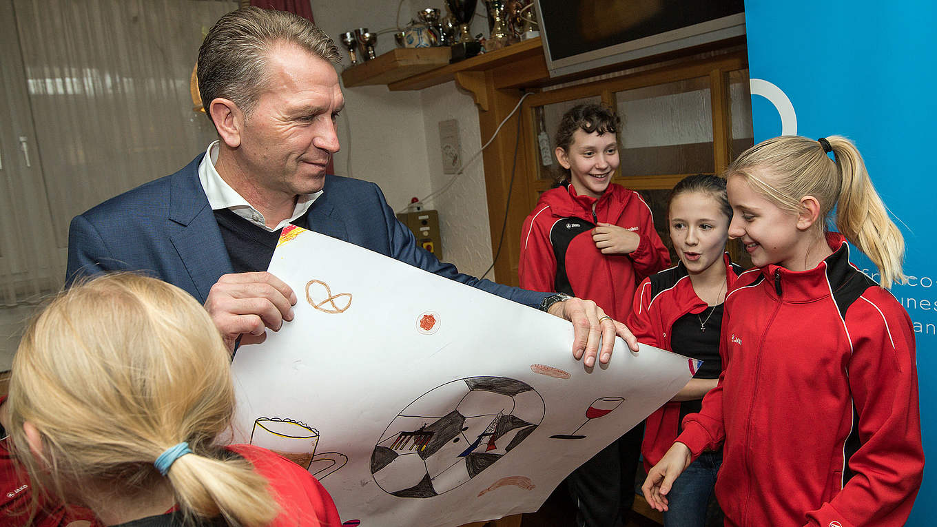 Video Köpke besucht junge Künstler DFB Deutscher FußballBund e.V.