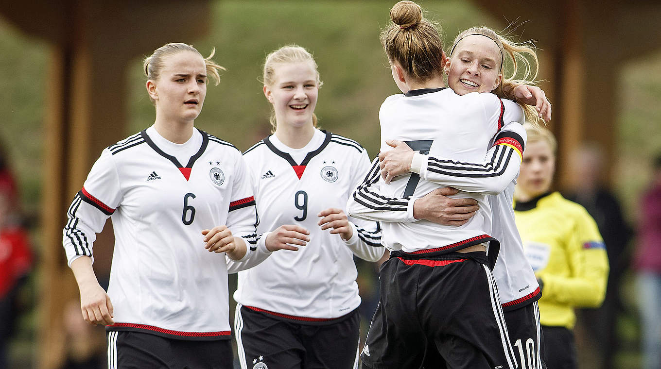 U 17Juniorinnen besiegen die Schweiz DFB Deutscher FußballBund e.V.