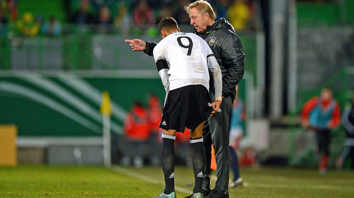 Horst Hrubesch mit Davie Selke (l.): "Ich will Spieler für die A-Mannschaft ausbilden" © Getty Images