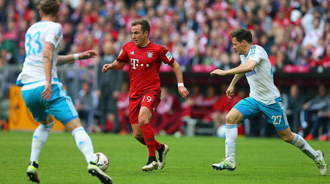 Gegen Schalke in der Startformation und durchgespielt: Mario Götze (M.) © 2016 Getty Images