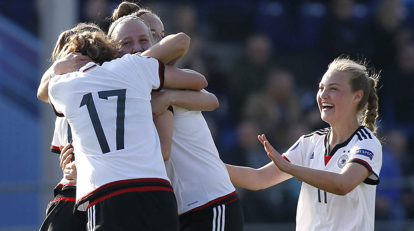 Marie Müller (r.): "Wir haben als Mannschaft eine gute Leistung gezeigt" © UEFA