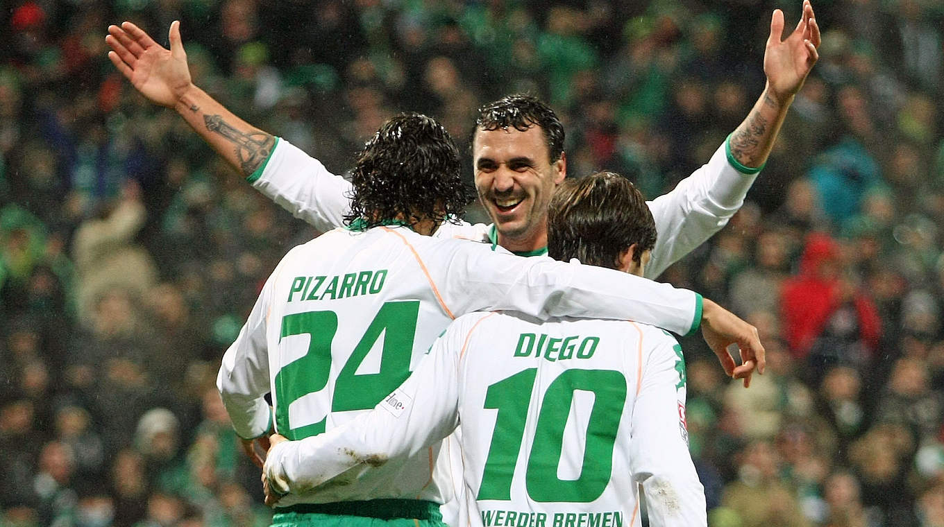 Kantersieg 2008: Bremens Pizarro trifft beim 5:0 dreimal, Almeida und Diego jubeln mit © 2008 Getty Images