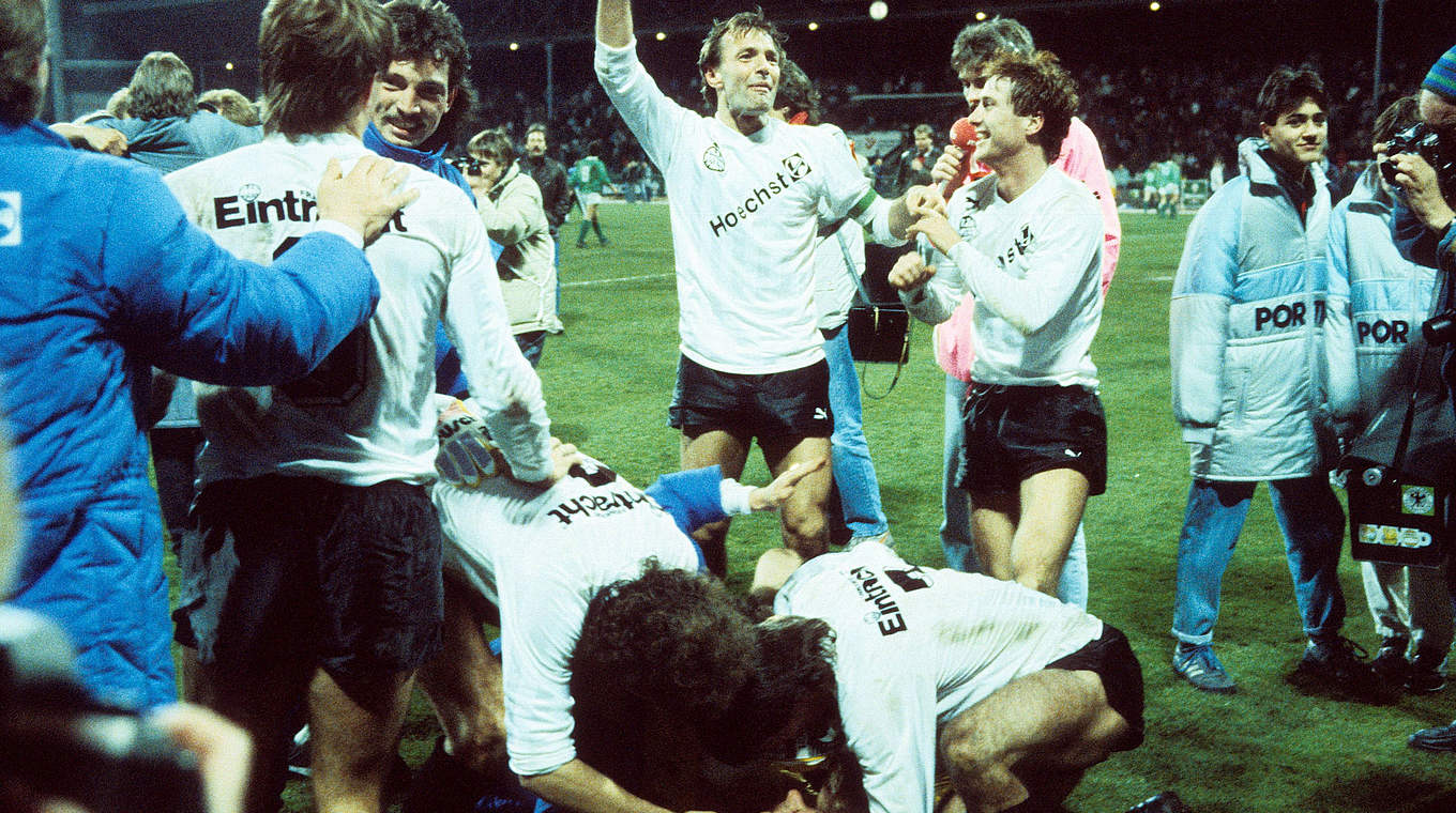 Stein-Paraden und ein Schulz-Tor: Frankfurt gewinnt das Pokalhalbfinale 1988 in Bremen © imago sportfotodienst