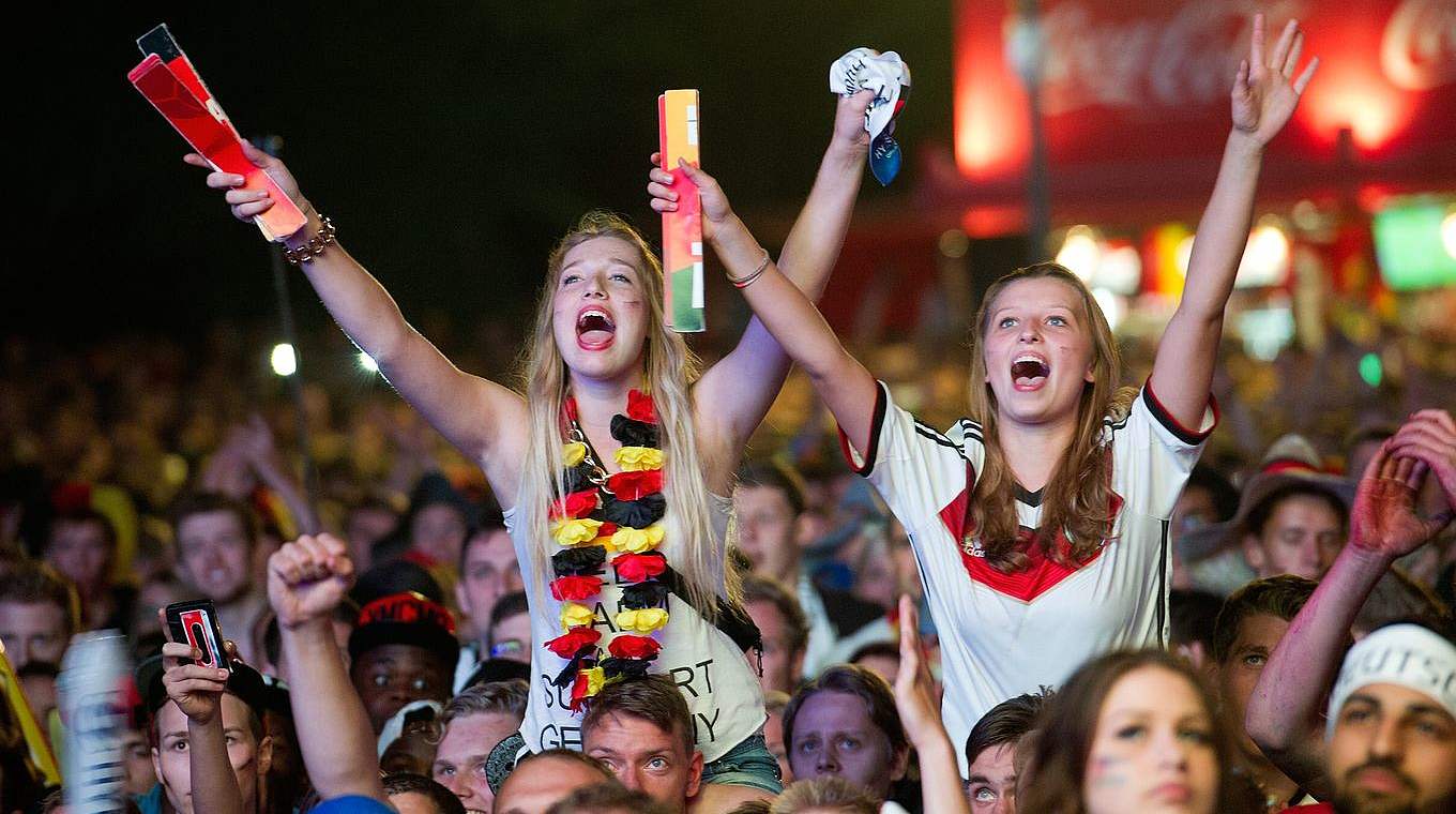 Public Viewing : Public Viewing Europameisterschaft 2021 Regeln In Baden Wurttemberg Und Rheinland Pfalz Fussball Swr Sport / Public viewing a term used in germany for the live broadcasting of sporting events, a public screening.