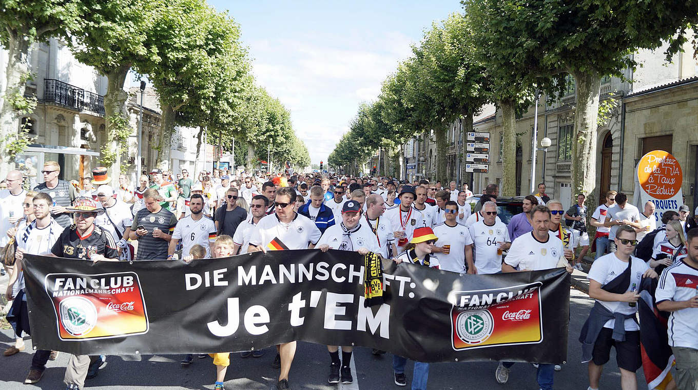 DFBDelegation um Grindel besucht FanWalk in Bordeaux DFB