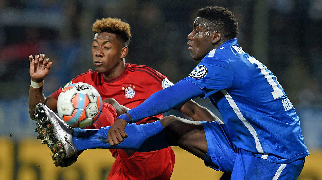 Peniel Mlapa bleibt in Bochum DFB Deutscher FußballBund e.V.