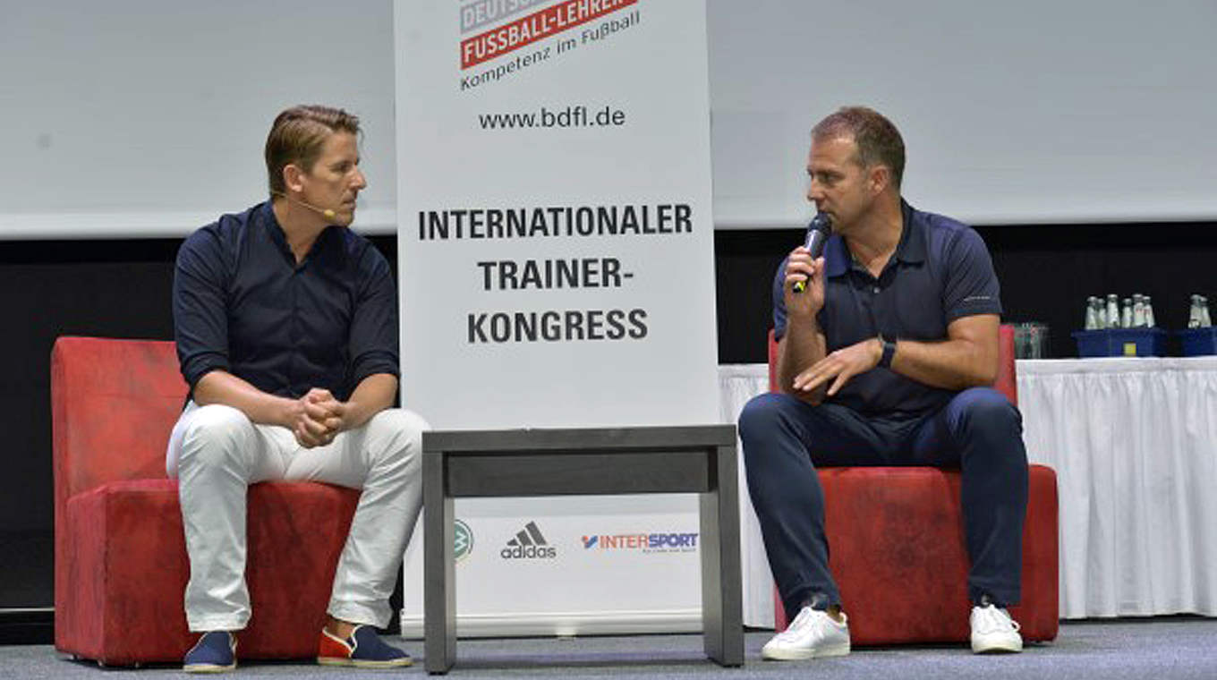 Spricht beim ITK über die Anforderungen an einen Trainer: DFB-Sportdirektor Hansi Flick (r.) © BDFL