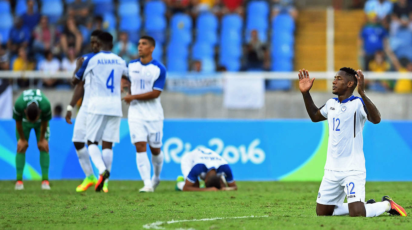 Erste drei Punkte perfekt: Die Spieler von Honduras bejubeln das 3:2 gegen Algerien © Getty Images
