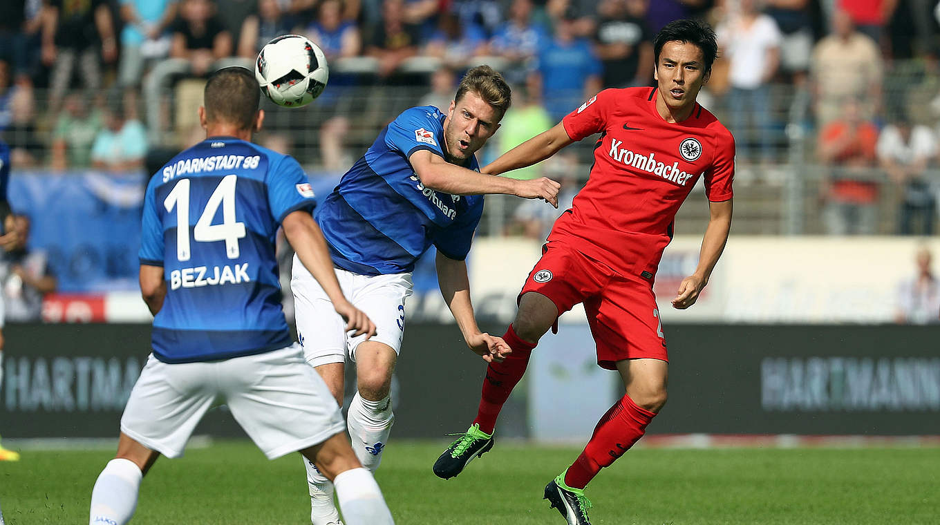 Darmstadt's late goal secured them a crucial win against Frankfurt © 2016 Getty Images