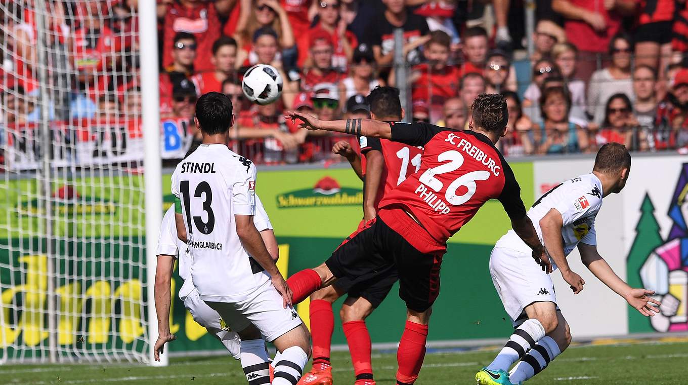 Freiburg scores two late goals to beat a below-par Gladbach side © 2016 Getty Images