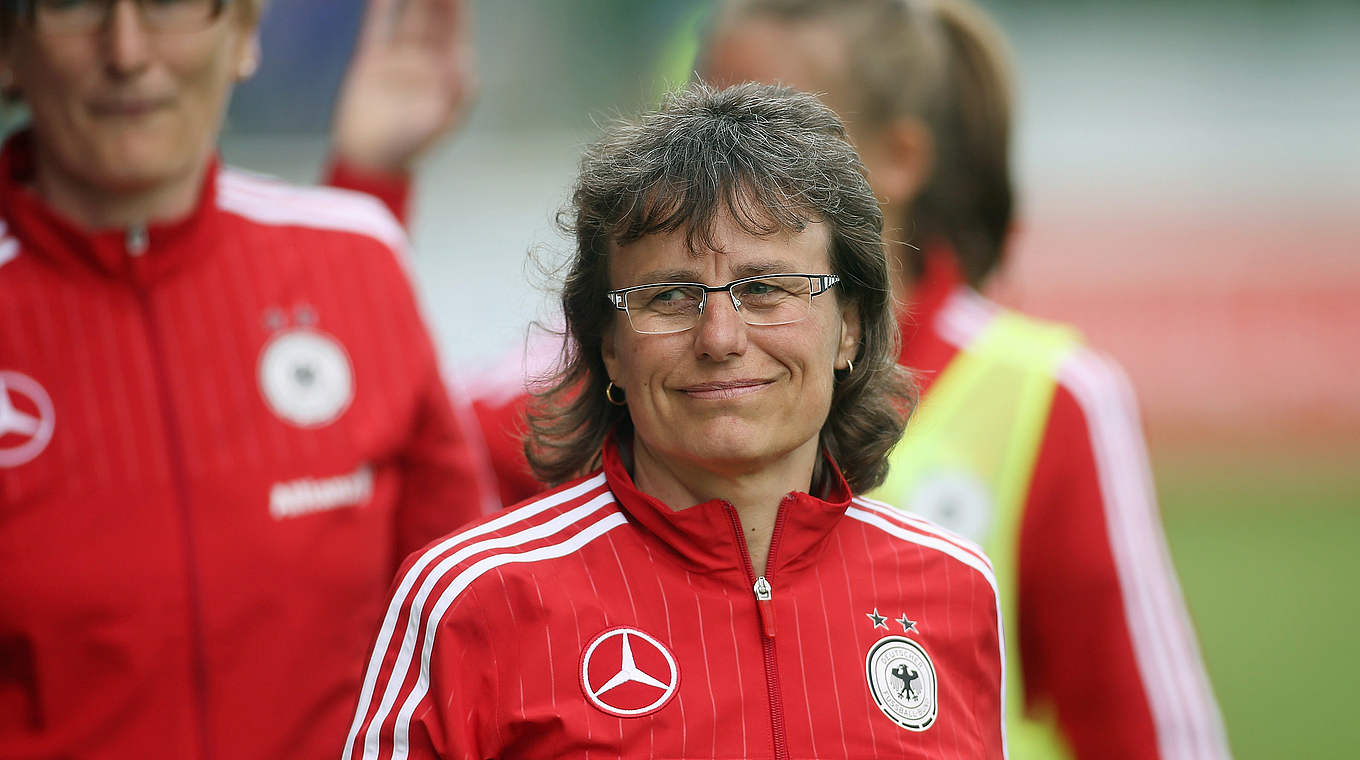 Zufrieden mit dem Auftritt ihres neuen U 16-Teams: DFB-Trainierin Ulrike Ballweg © 2016 Getty Images