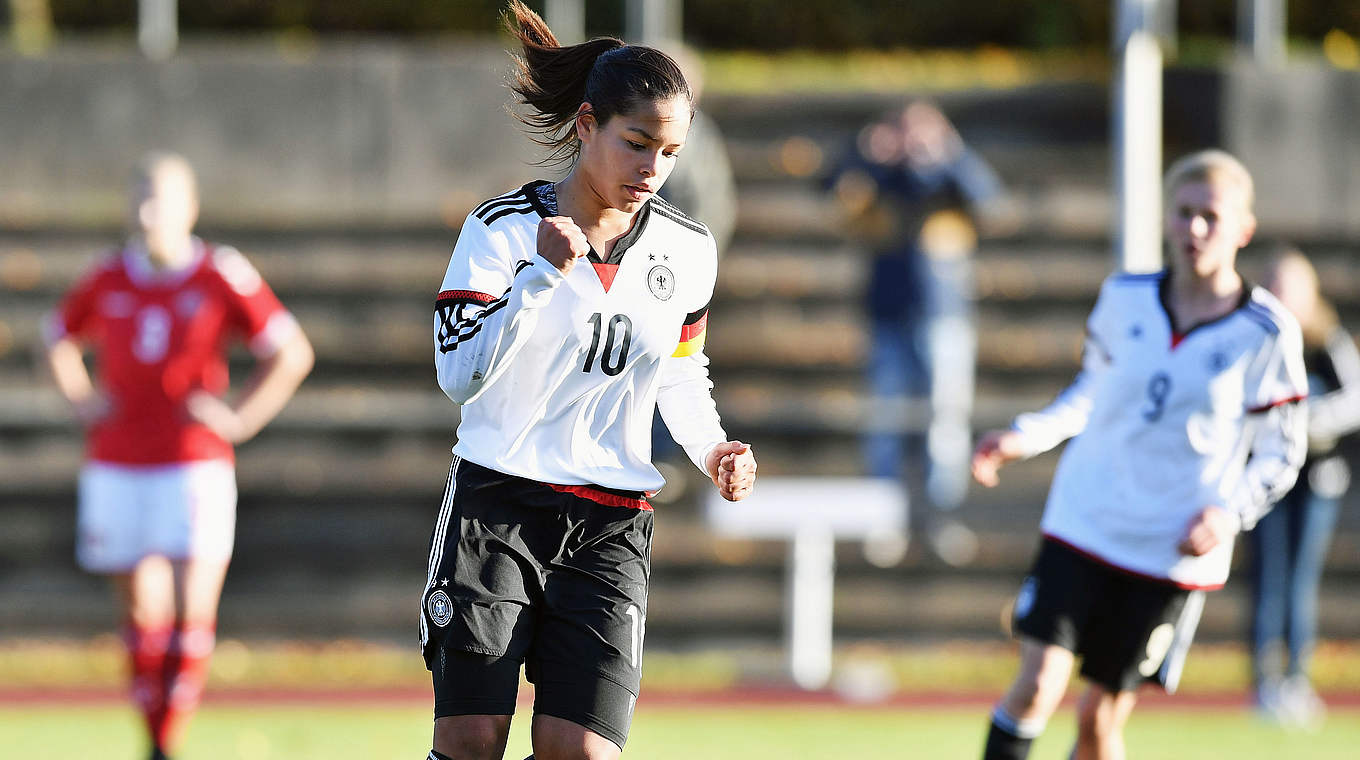 Achtmal jubeln, viermal über eigene Tore: U 16-Nationalspielern Ivana Fuso aus Freiburg © 2016 Getty Images
