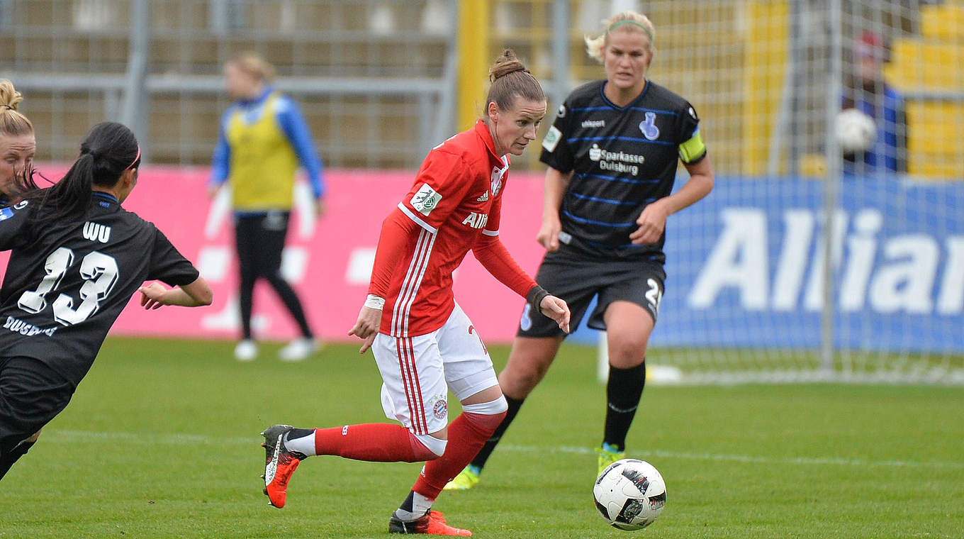 "Erneute Verletzung ist sehr bitter": Olympiasiegerin Simone Laudehr (v.) vom FC Bayern © imago/foto2press