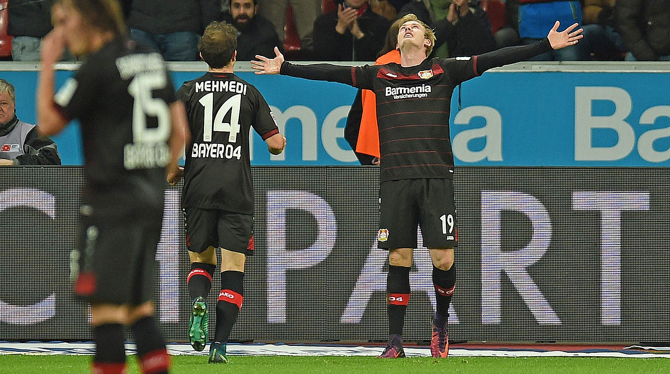 Julian Brandt (r.) über das 2:3 gegen Leipzig: "Wir führen zweimal, das macht es so bitter" © AFP/Getty Images