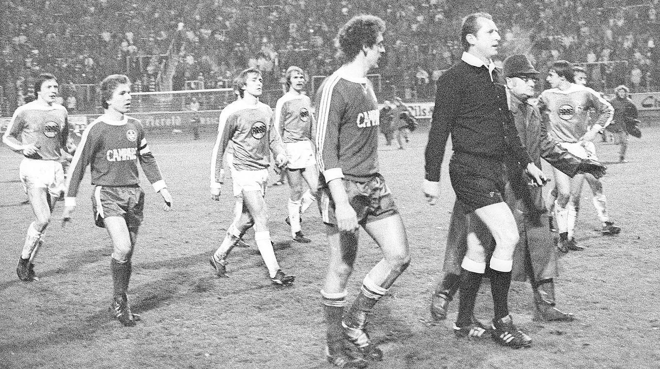 Vor 40 Jahren am Betzenberg: Der erste Spielabbruch in der Bundesliga © imago