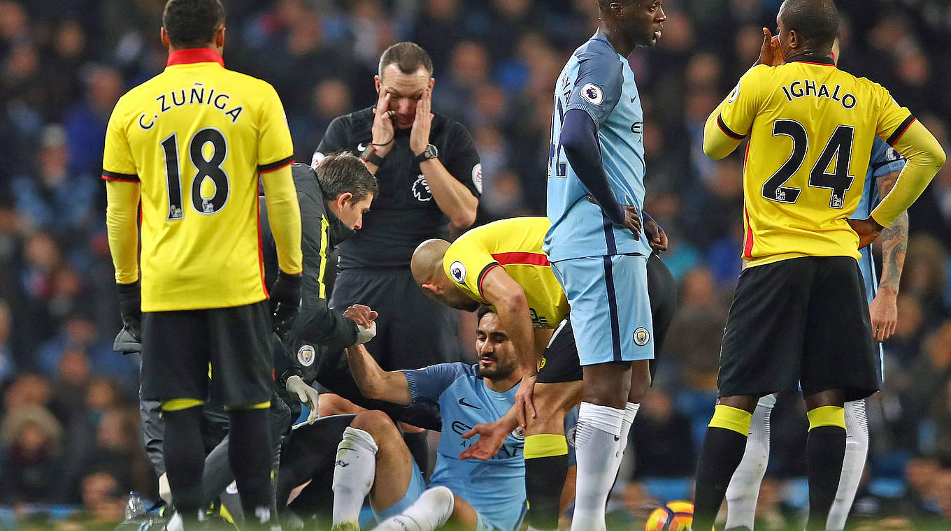 Verletzt ausgeschieden: Manchester Citys Nationalspieler Ilkay Gündogan (am Boden) © 2016 Getty Images