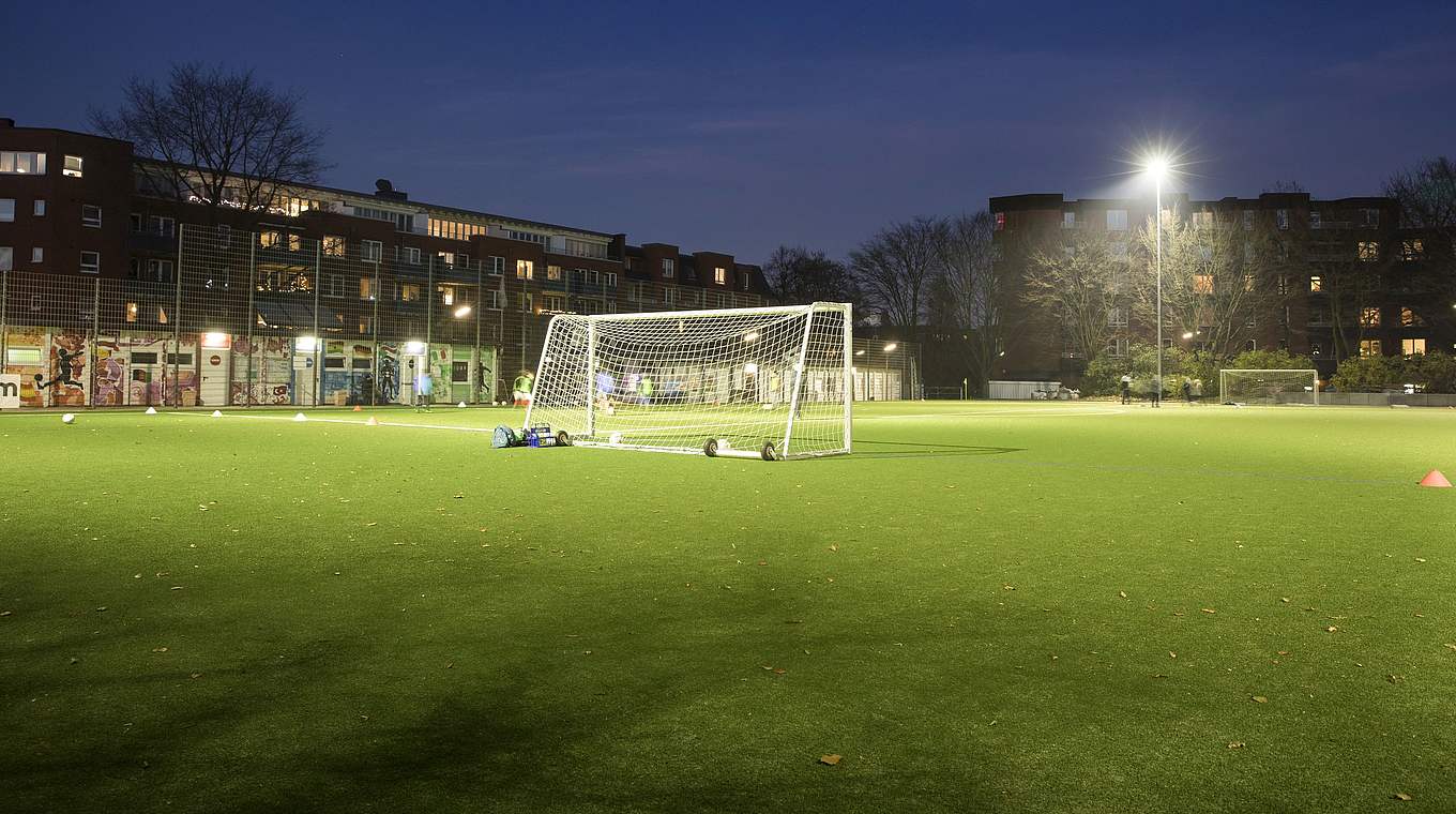 Training im Wohnblock: Der FC Teutonia 05 ist ein Stadtteilklub © 2016 Getty Images