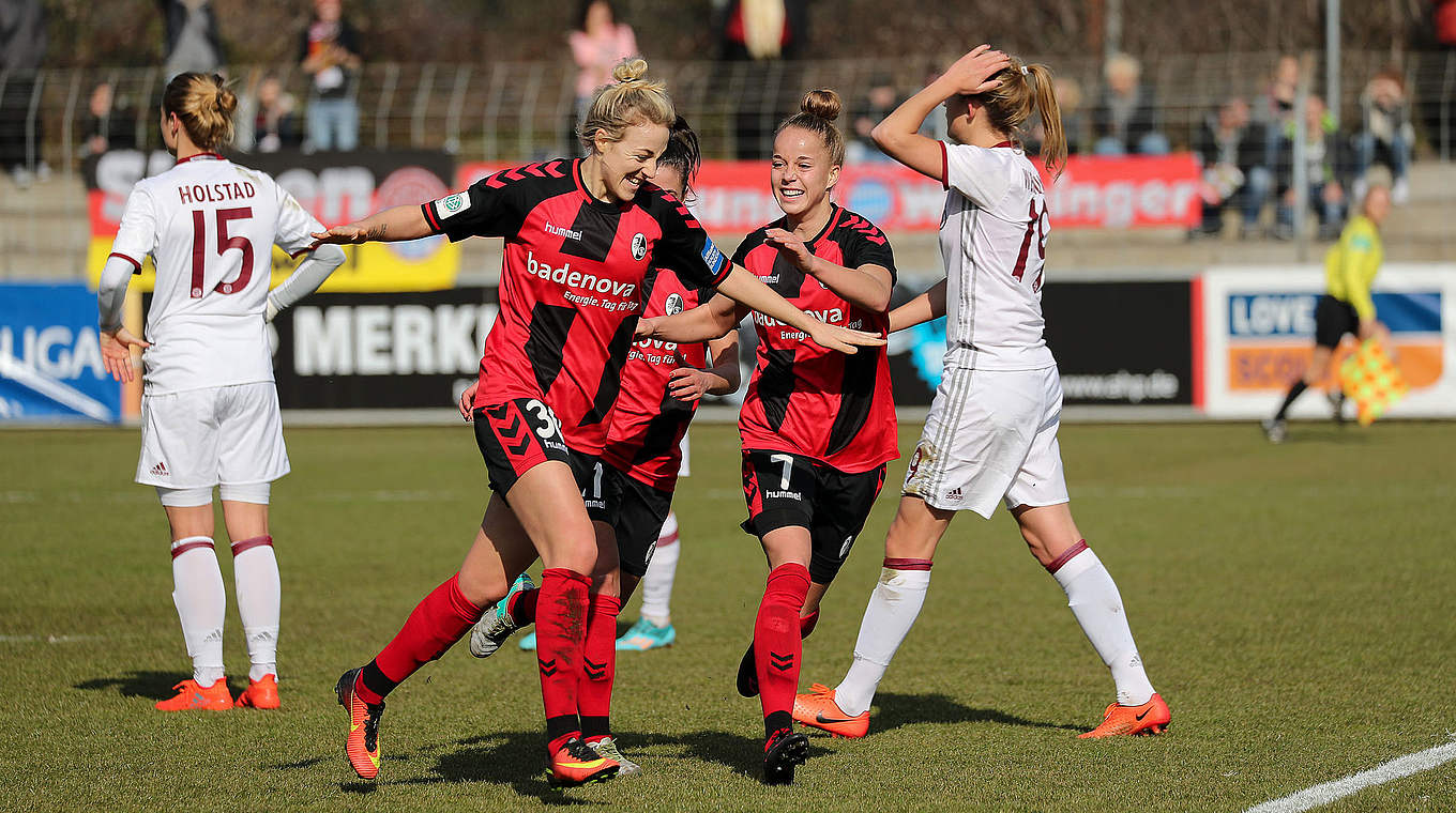 Trifft zum zwischenzeitlichen 1:1 für Freiburg: Neu-Nationalspielerin Carolin Simon (v.) © Jan Kuppert