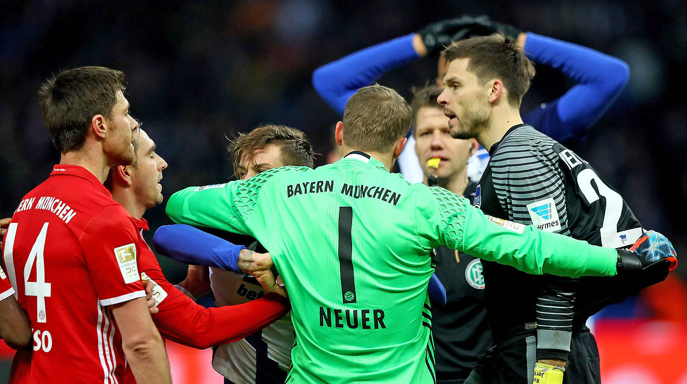 Bayern-Keeper Neuer: "Dann darf man sich, aus unserer Sicht, auch mal beschweren" © 2017 Getty Images
