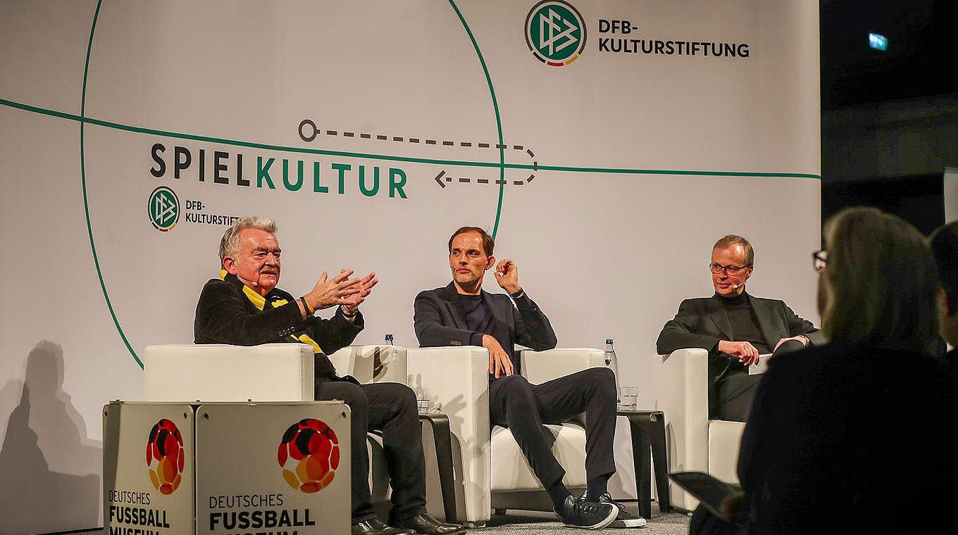 In Redelaune: Hans Ulrich Gumbrecht, Thomas Tuchel und Christoph Biermann (v.l.) © Schütze/DFM