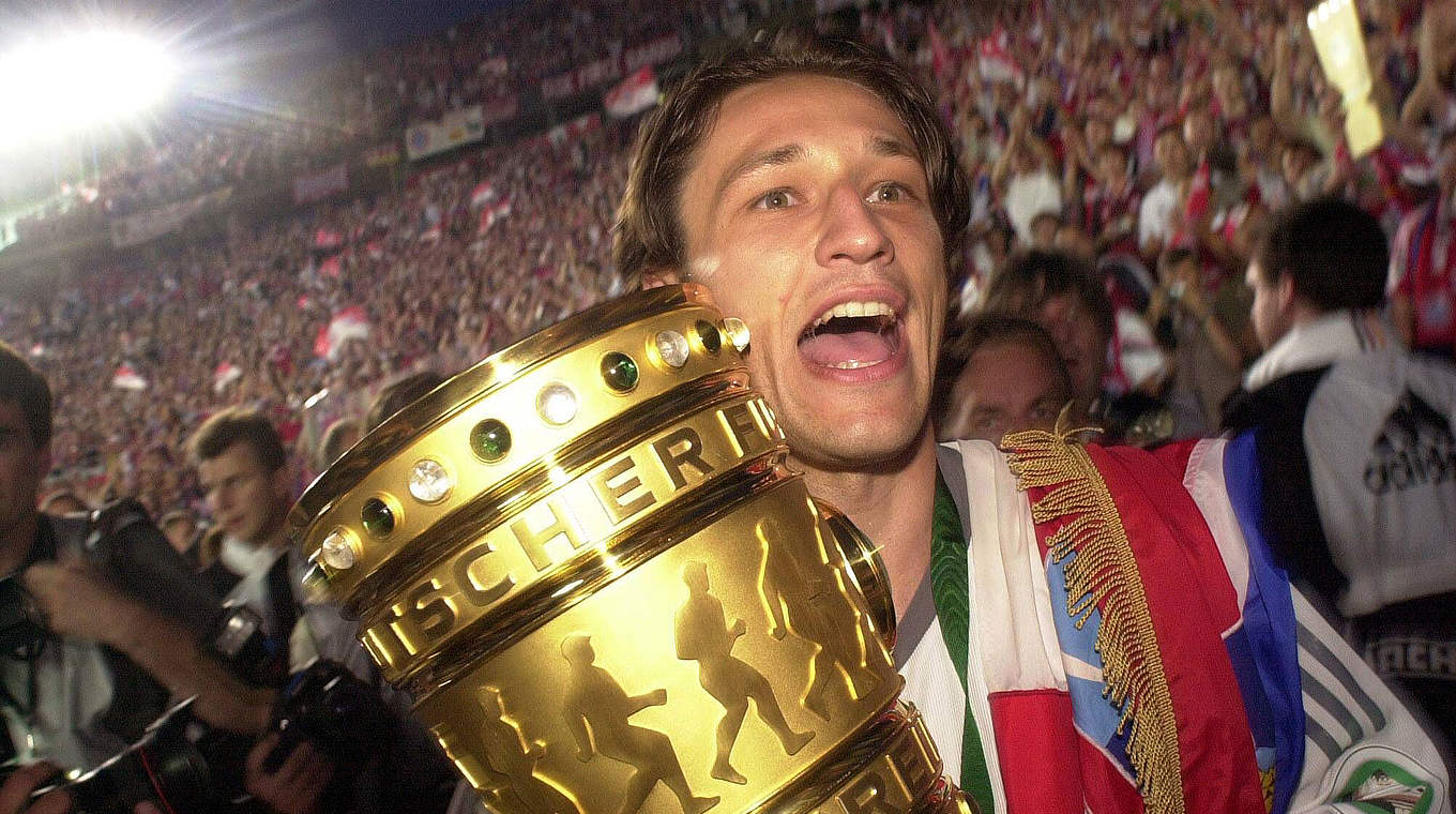 "Es ist ein Saison-Höhepunkt, auch die Party danach": Kovac holt 2003 Pokal mit Bayern © imago