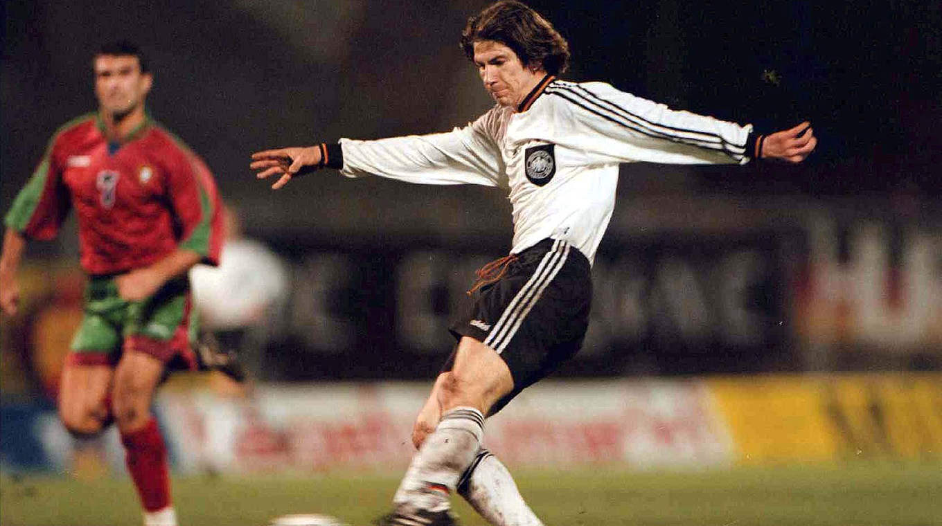 Treffer von Kai Michalke: Letztmals siegt die U 21 des DFB 1996 gegen Portugal © Bongarts