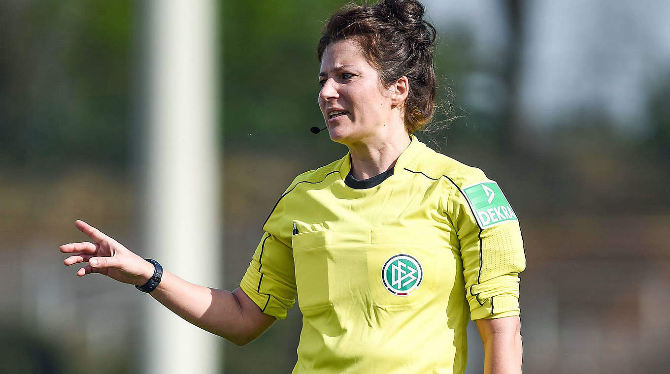 Leitet ihr 36. Spiel in der Allianz Frauen-Bundesliga: Schiedsrichterin Sandra Stolz © imago/foto2press