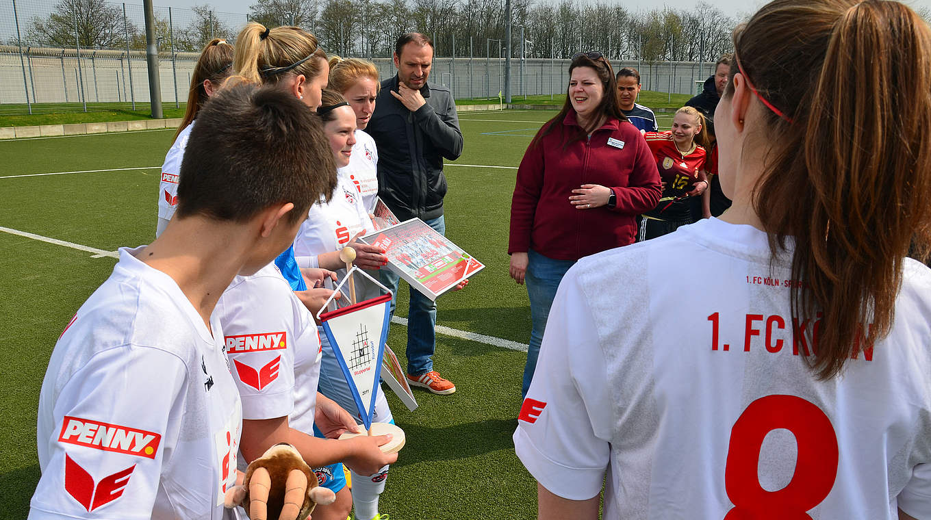 Einlagespiel gegen ein Frauenteam der JVA: die Zweitligafrauen des 1. FC Köln © Sven Winterschladen