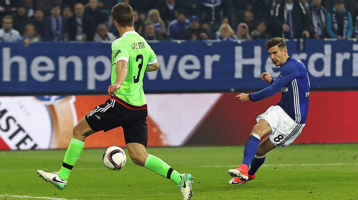 Der Schuss zur Führung: Leon Goretzka (r.) brilliert beim 1:0 für Schalke © 2017 Getty Images