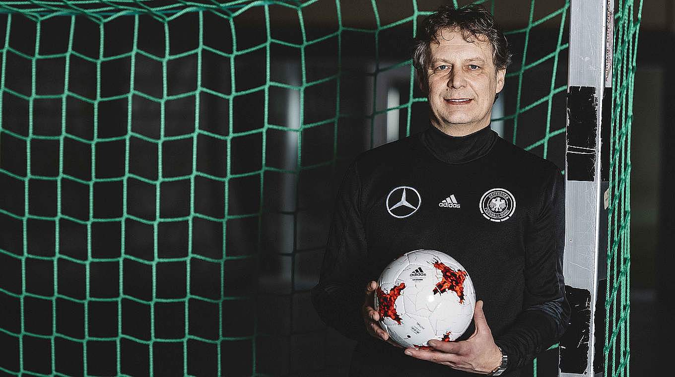 DFB-Trainer Loosveld: "Wir wollen uns bewusst mit guten Teams messen, um zu lernen" © 2017 Getty Images