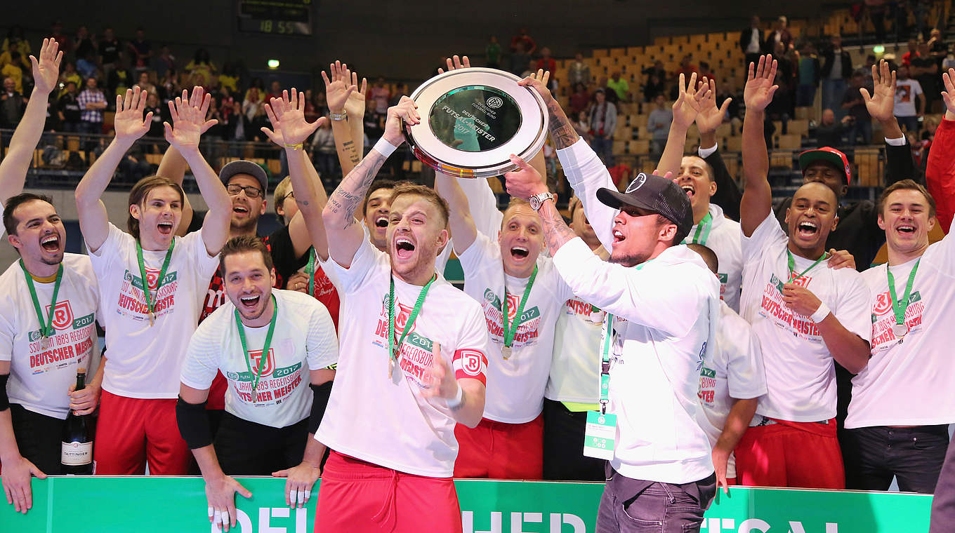 Regensburg jubelt: Der Jahn hat erstmals die Deutsche Futsal-Meisterschaft gewonnen © 2017 Getty Images