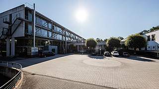 Bis zum Bau der geplanten Akademie die Heimat des DFB: Zentrale in Frankfurt am Main © 2016 Getty Images