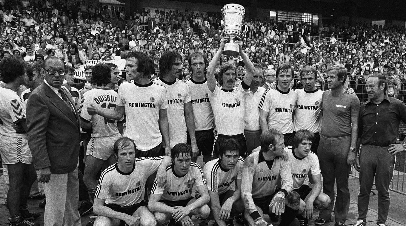 Eintracht Frankfurt Mannschaftskarte DFB Pokalsieger 1975