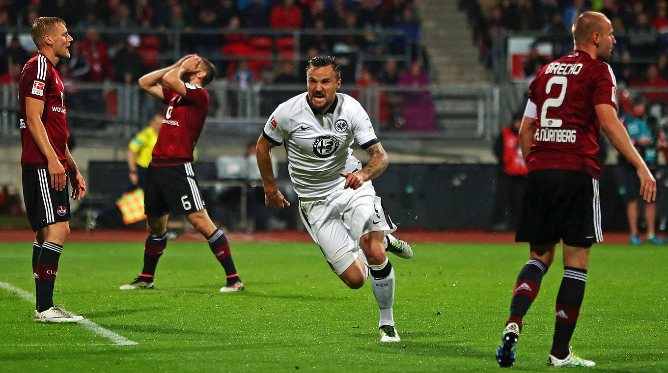 Matchwinner: Frankfurts Haris Seferovic (M.) erzielt gegen Nürnberg den Siegtreffer © 2016 Getty Images