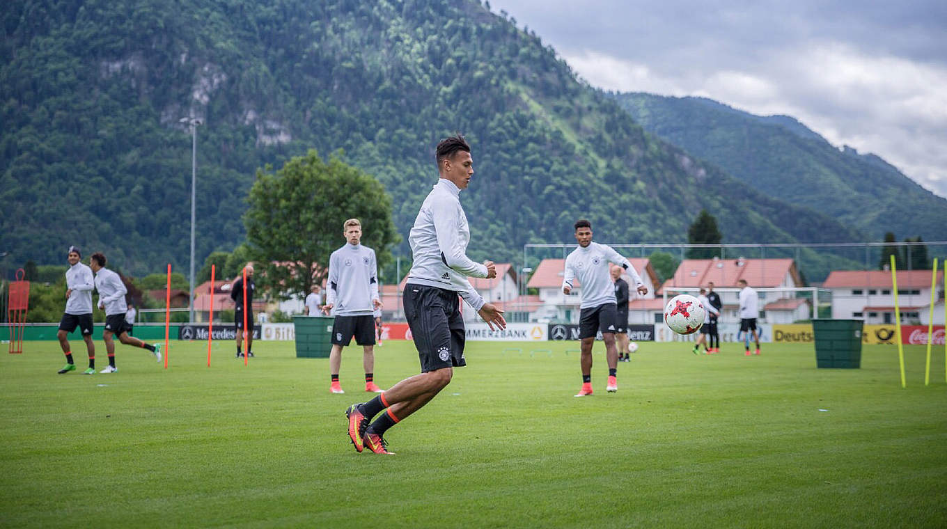 Öffentliches Training und Vereinsbesuch in Dreieich: Die U 21 mit Davie Selke © DFB