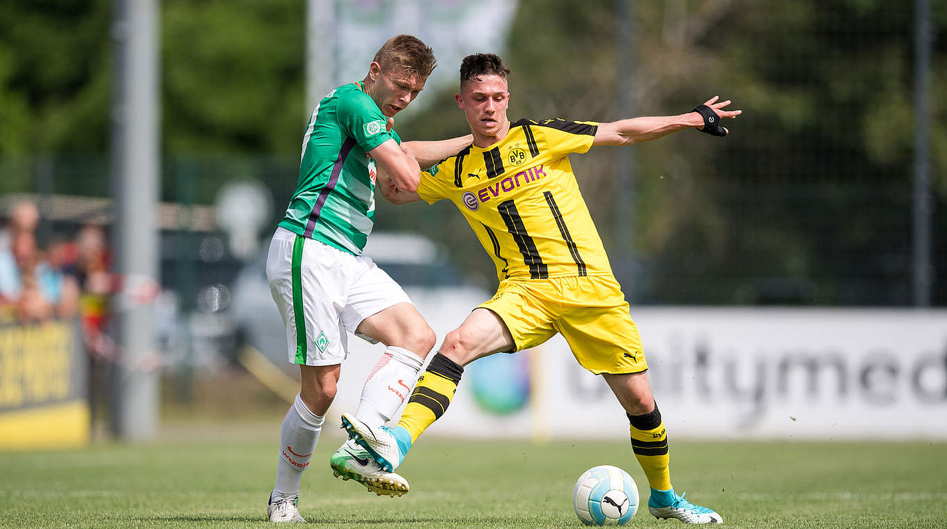 3:0 in Dortmund: Bremens Luc Ihorst (l.) und Tobias Mißner im Zweikampf © 2017 Getty Images