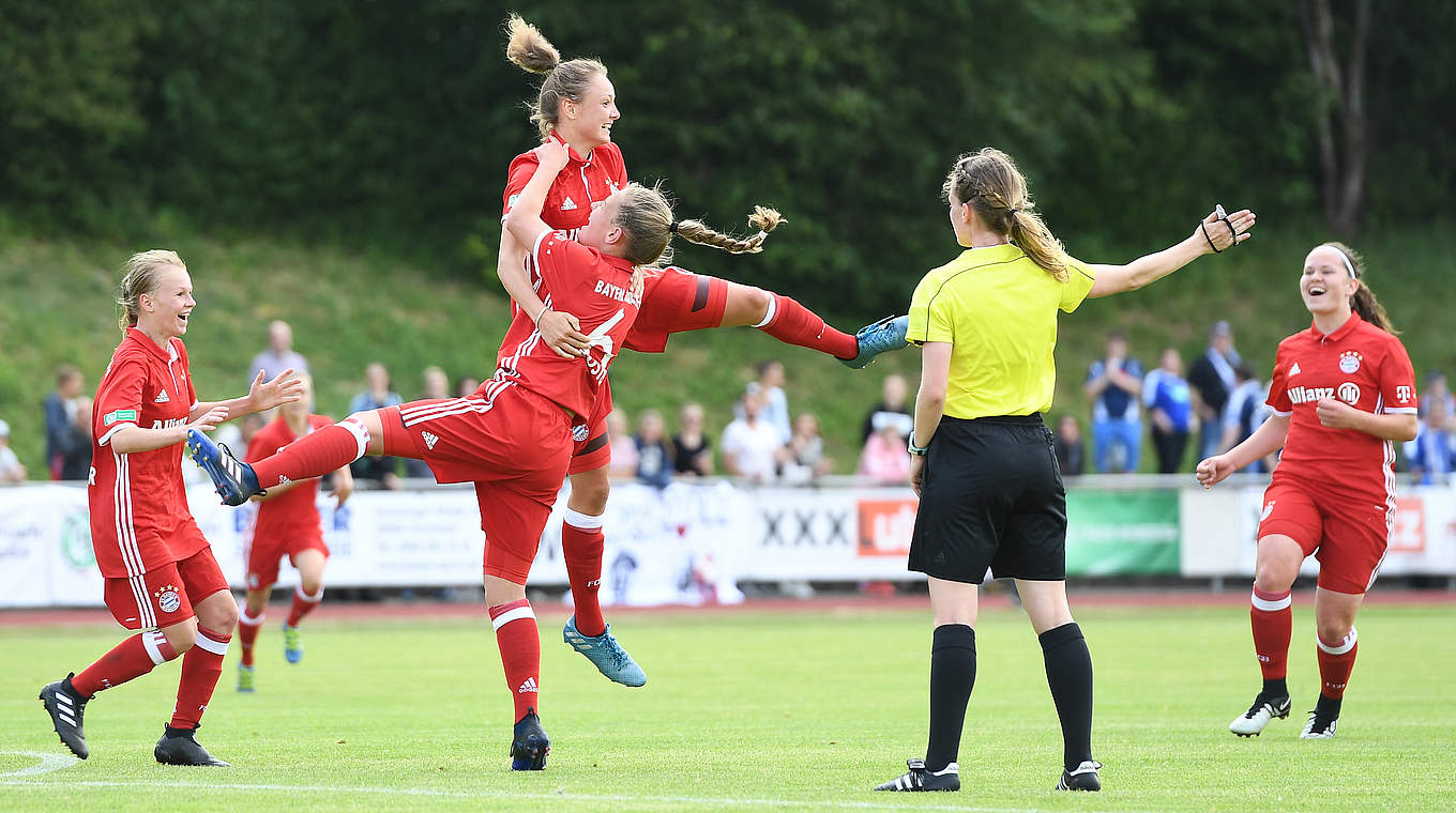 Doppeltorschützin: Verena Wieder (M., o.) erzielt im Endspiel beide Treffer für ihr Team © 2017 Getty Images
