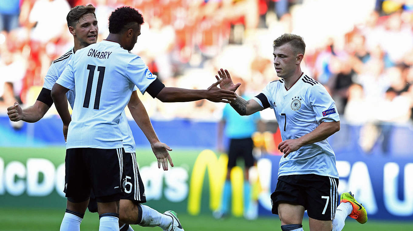 Schalkes Max Meyer (r.): "Wir spielen eher auf ein höheres Ergebnis, als zu verwalten" © AFP/Getty Images