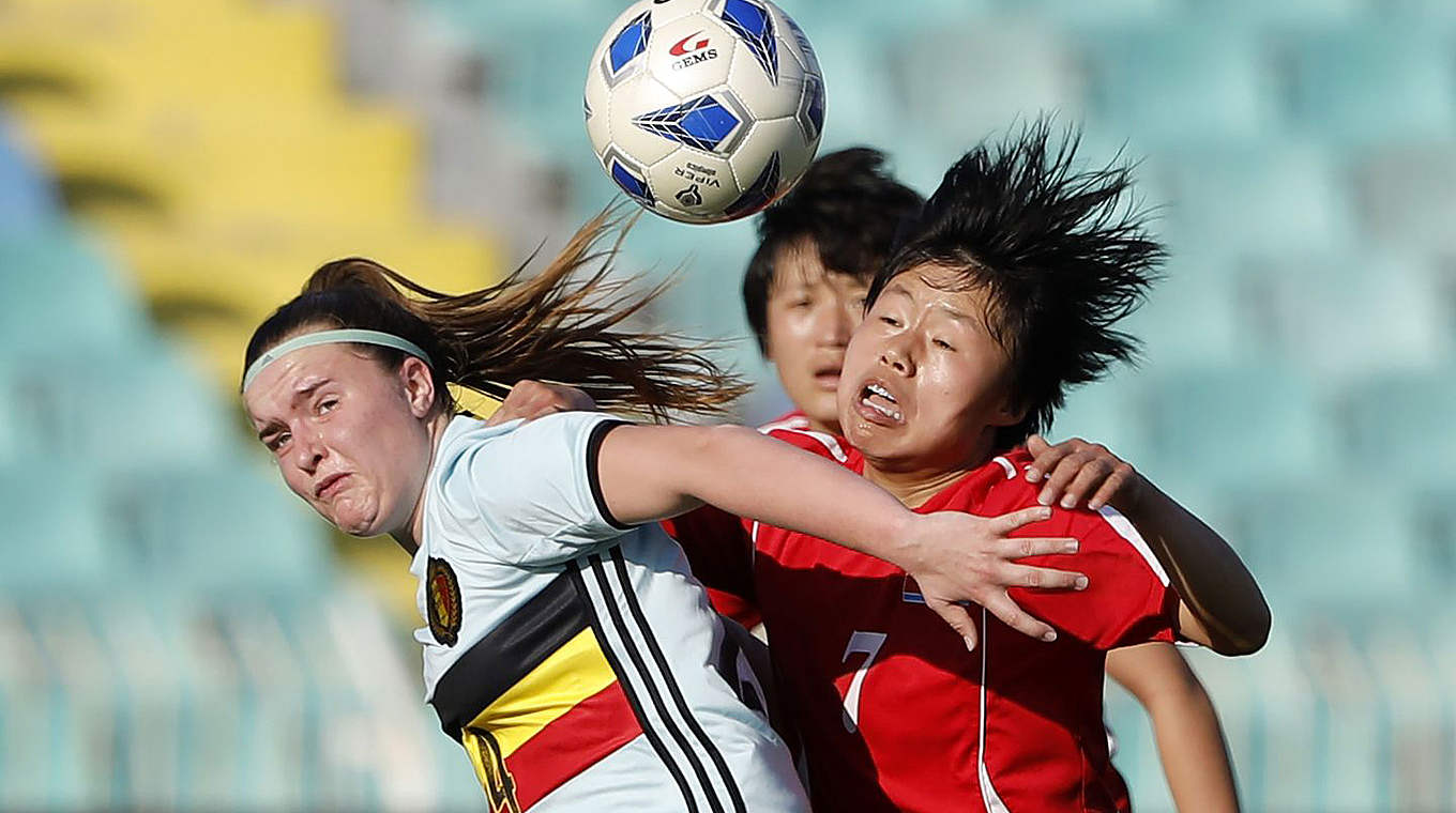 Jüngste Spielerin bei der EM: Belgiens Davinia Vanmechelen (l.) © AFP/GettyImages